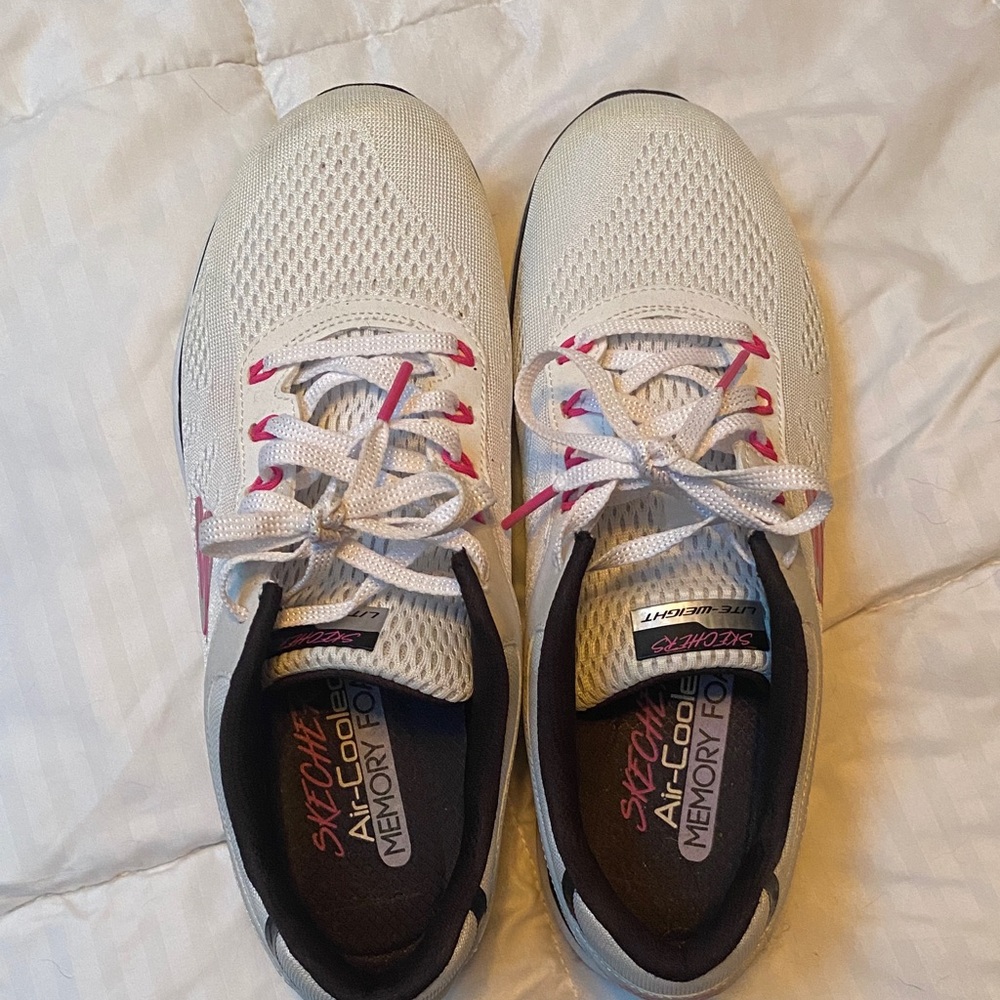 Skechers White and Pink Air Cooled Sneakers